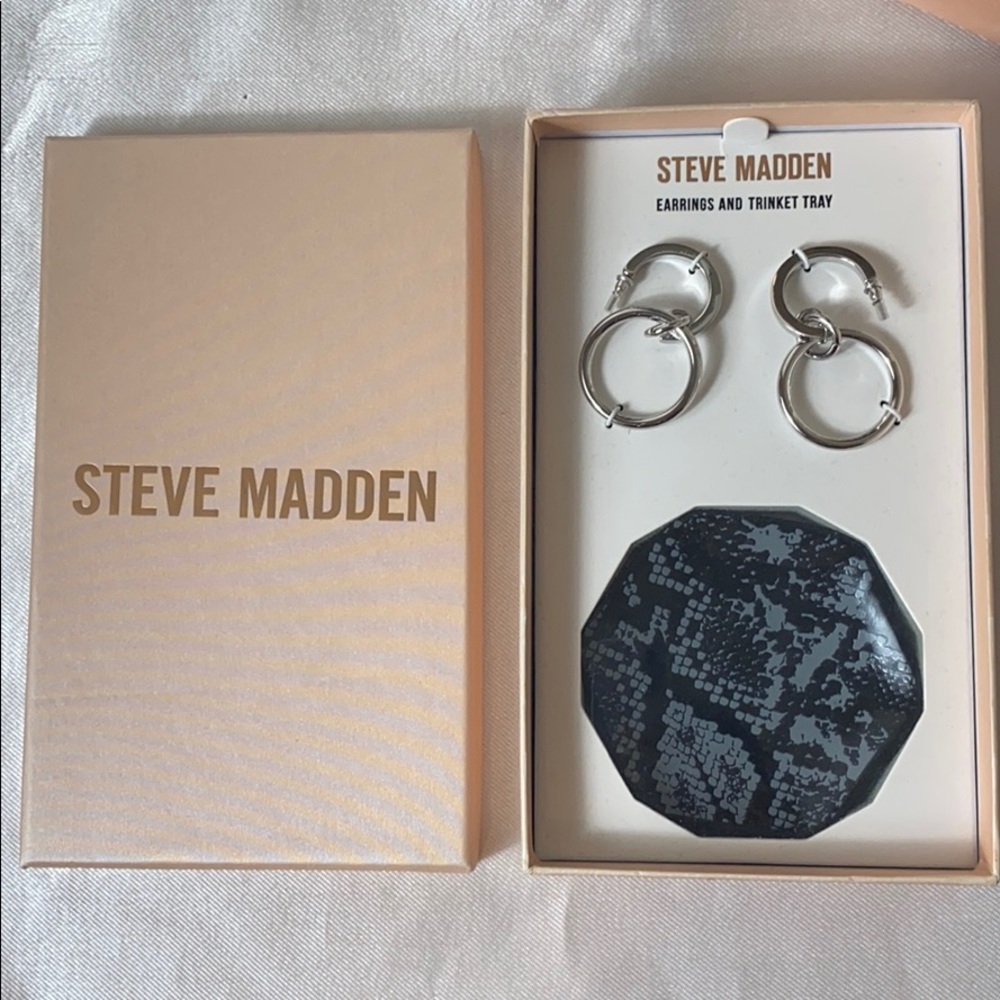 New Steve Madden earrings and trinket tray set